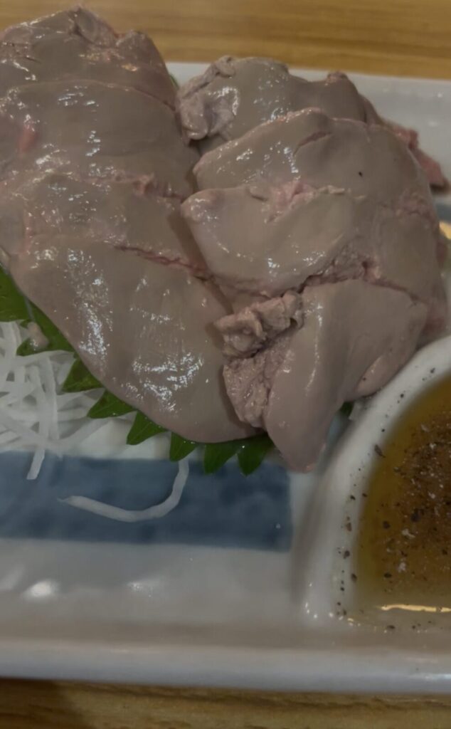 新宿「虜」白レバー刺し