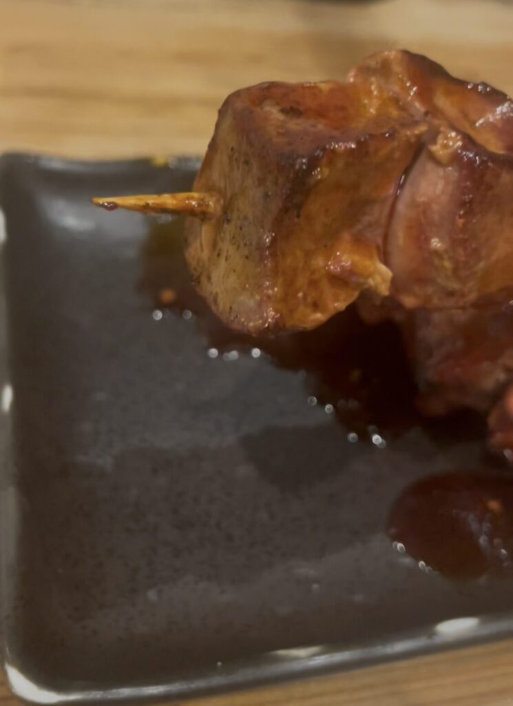 上野「やきとん三吉」の和豚やきとんレバータレ