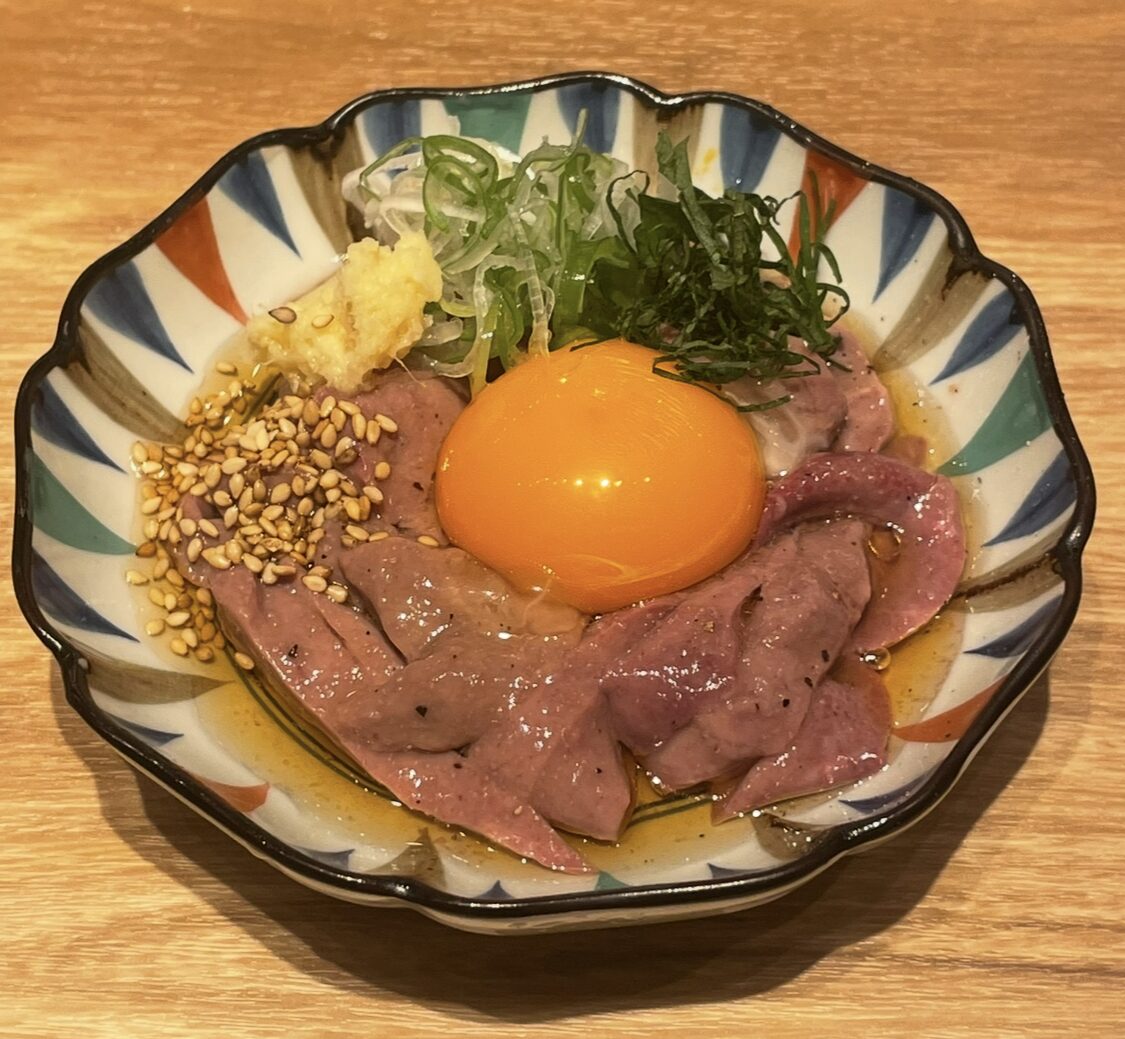高田馬場「大衆酒場55」レバーユッケ