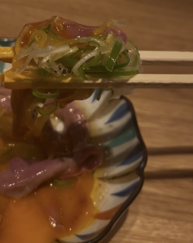 高田馬場「大衆酒場55」レバーユッケ