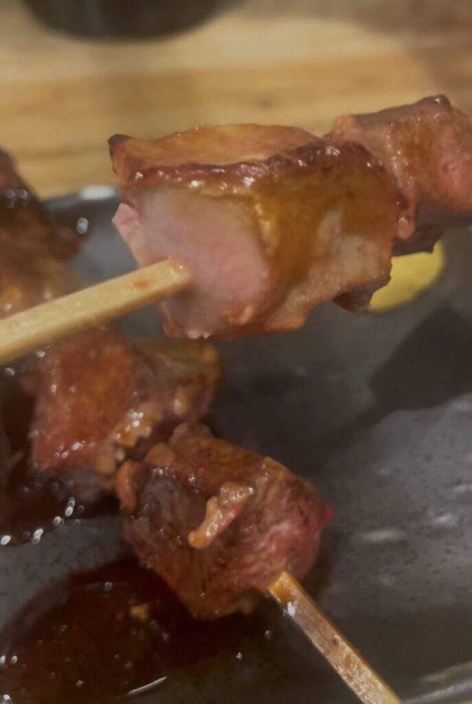 上野「やきとん三吉」の和豚やきとんレバータレ