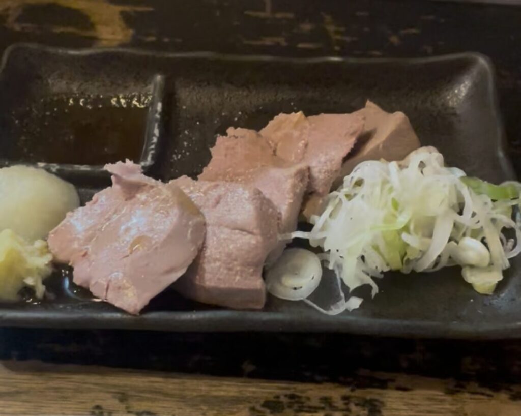 中野「四文屋」の冷製ホルモン レバ
