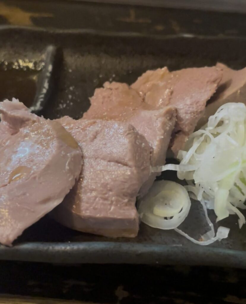 中野「四文屋」の冷製ホルモン レバ