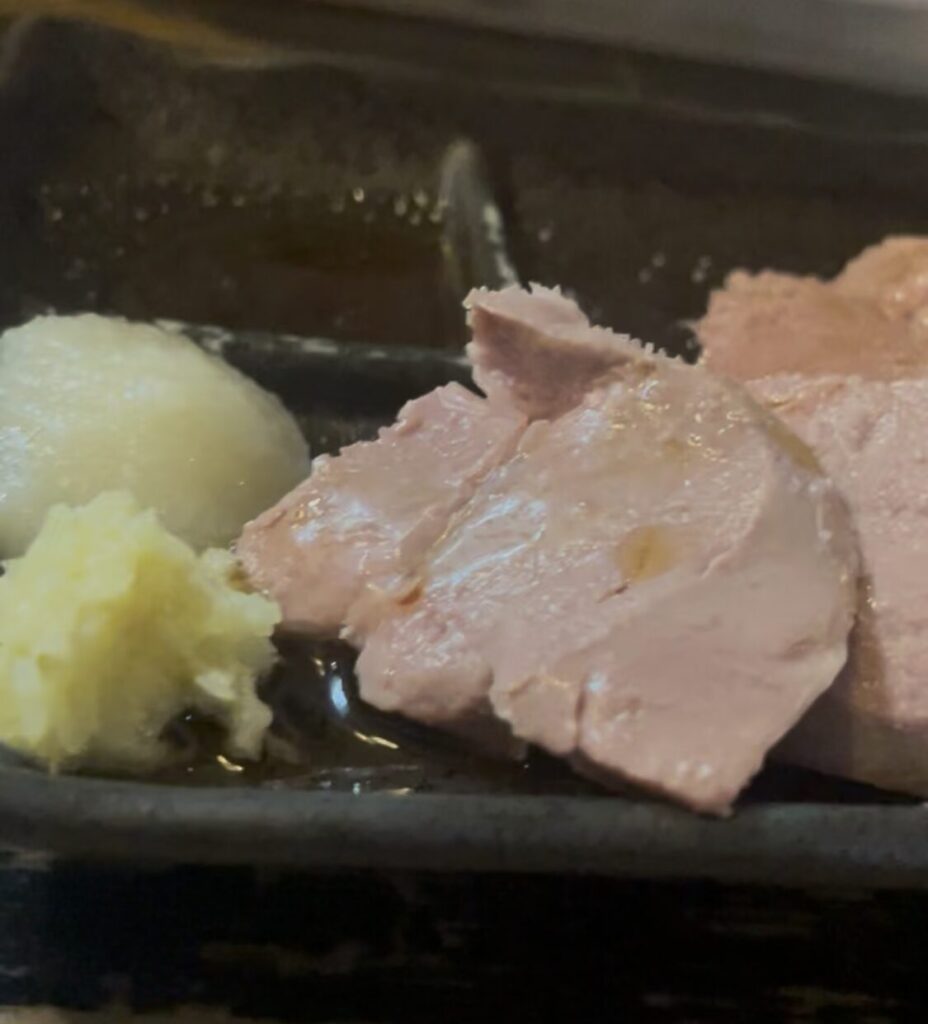 中野「四文屋」の冷製ホルモン レバ