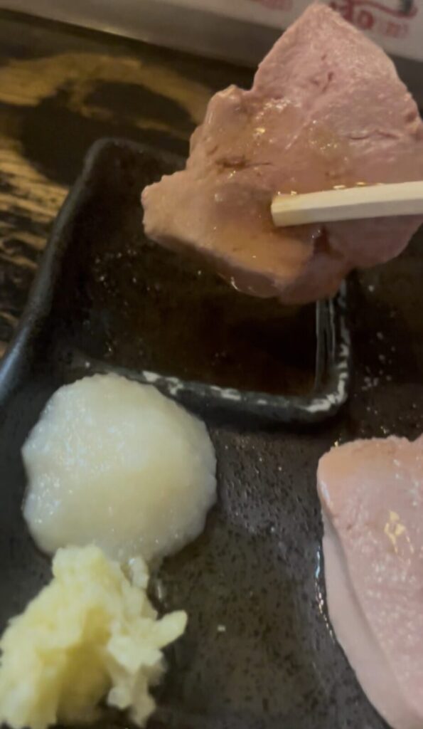 中野「四文屋」の冷製ホルモン レバ