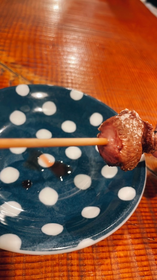 東中野「浦野屋 やきとん てるてる」の焼き豚串れば