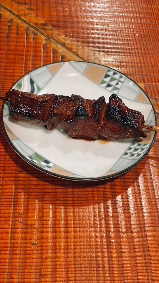 東中野「浦野屋 やきとん てるてる」の焼き豚串れば