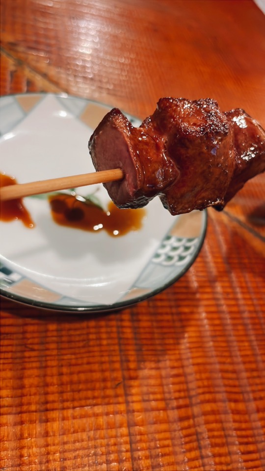 東中野「浦野屋 やきとん てるてる」の焼き豚串れば