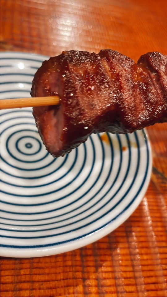 東中野「浦野屋 やきとん てるてる」の焼き豚串れば