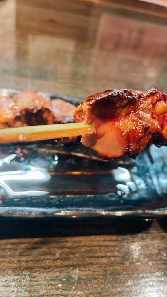 中野「食楽」の白レバー串焼き