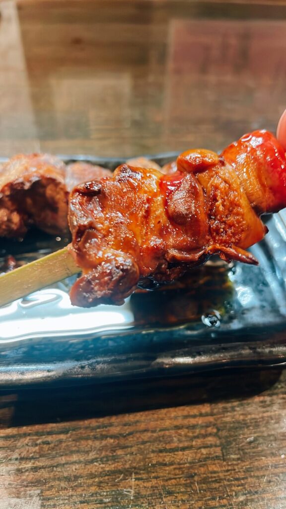 中野「食楽」の白レバー串焼き