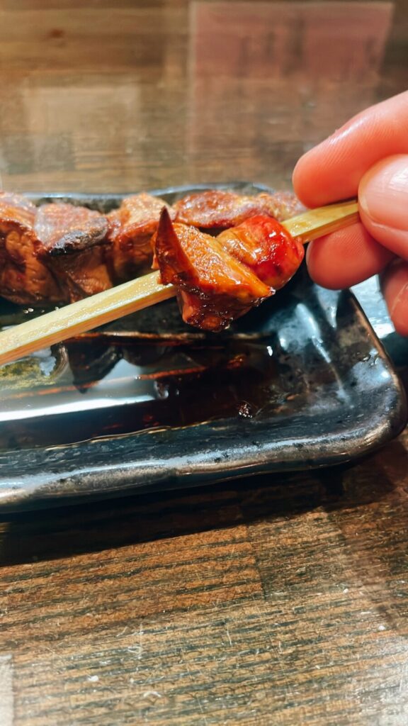 中野「食楽」の白レバー串焼き