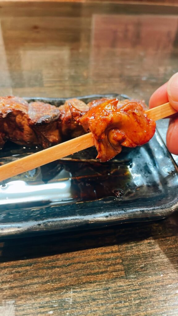 中野「食楽」の白レバー串焼き