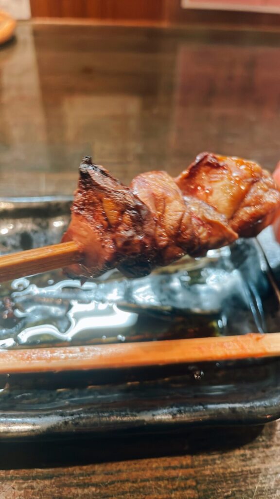 中野「食楽」の白レバー串焼き