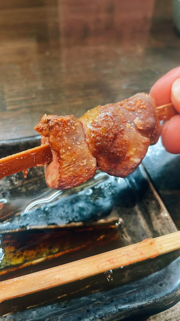 中野「食楽」の白レバー串焼き