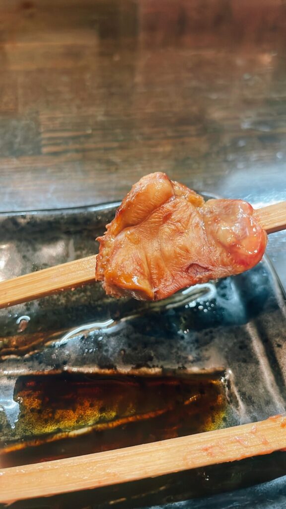 中野「食楽」の白レバー串焼き