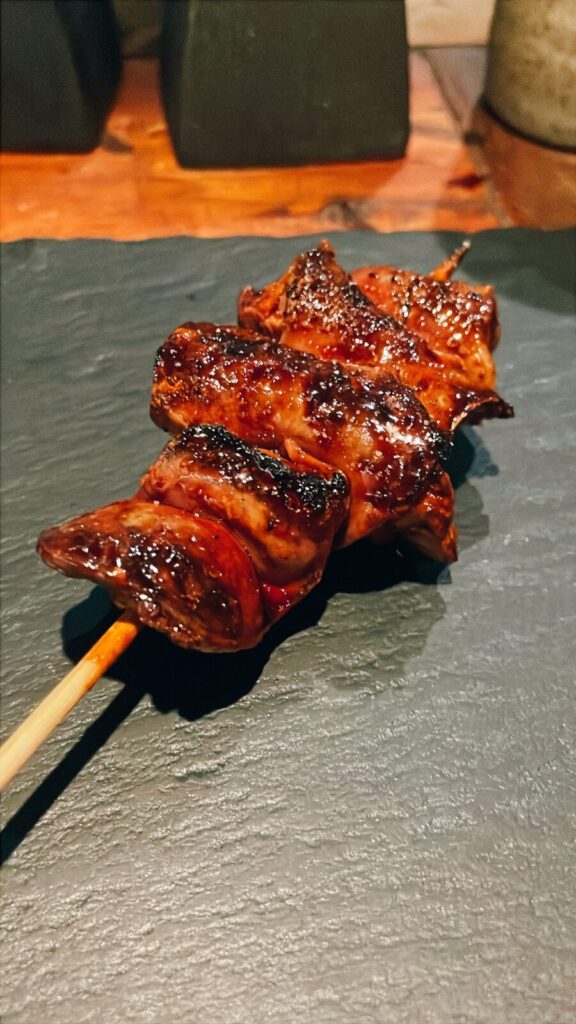 池袋「焼鳥唐揚げハイボール」の串焼レバー