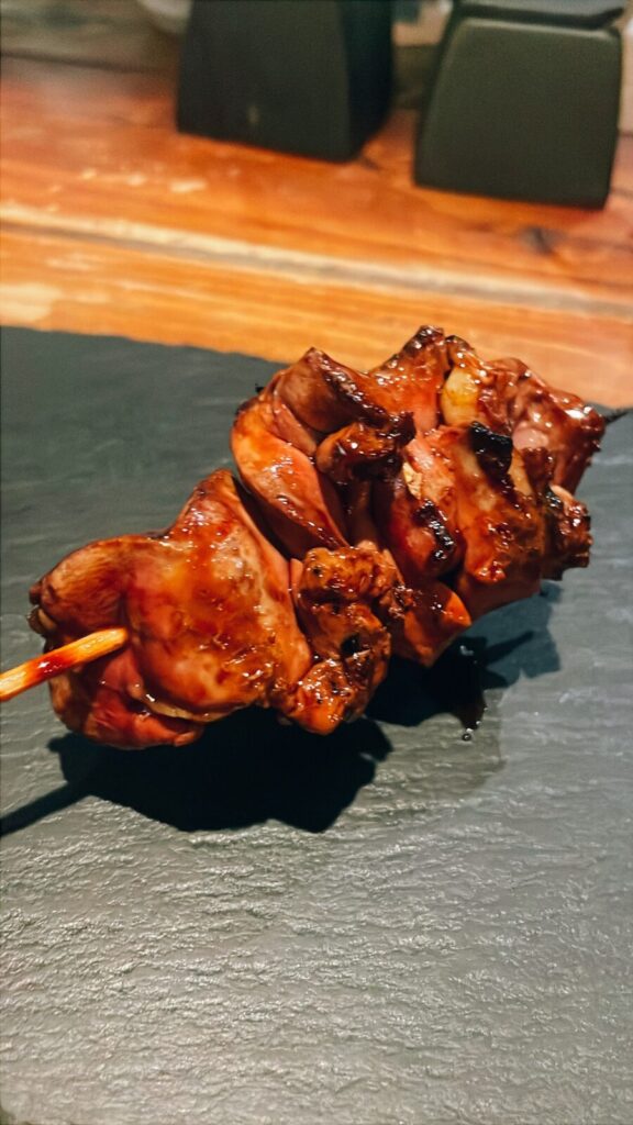 池袋「焼鳥唐揚げハイボール」の串焼レバー