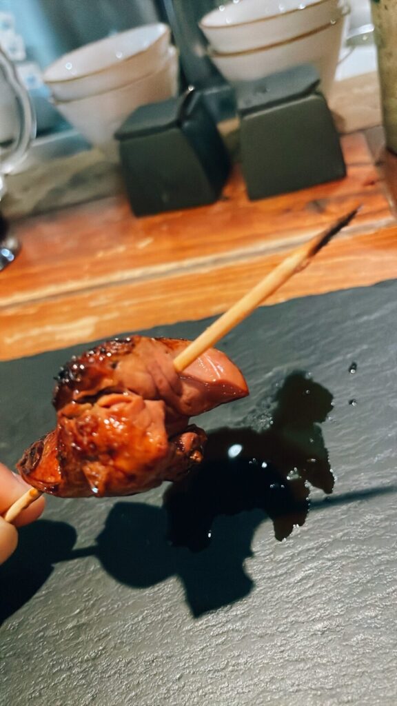池袋「焼鳥唐揚げハイボール」の串焼レバー
