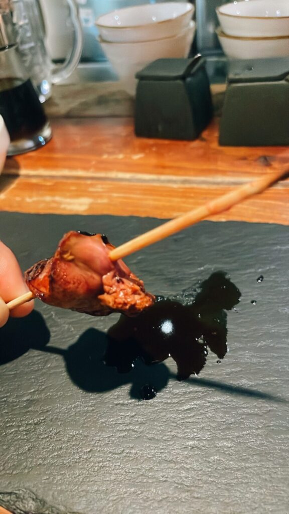 池袋「焼鳥唐揚げハイボール」の串焼レバー