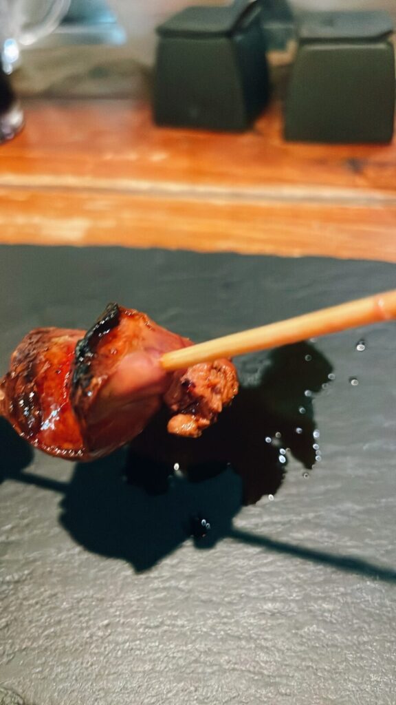 池袋「焼鳥唐揚げハイボール」の串焼レバー