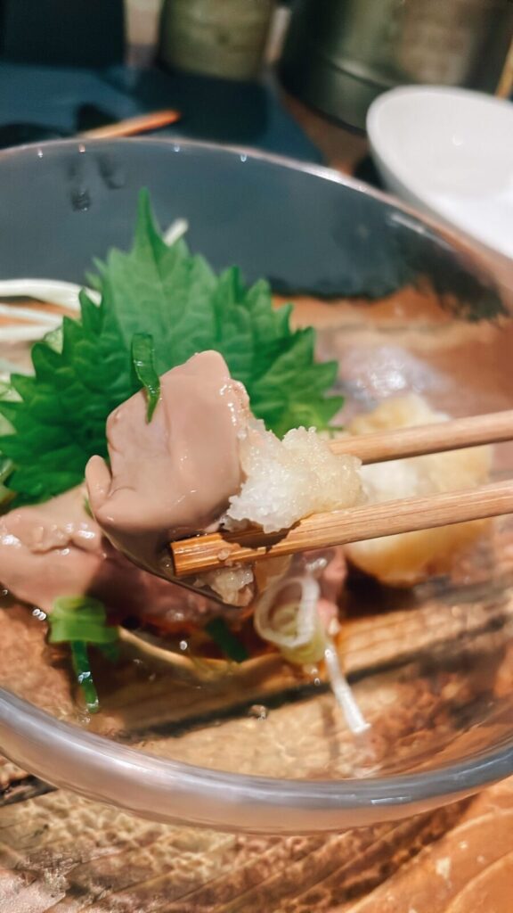 池袋「焼鳥唐揚げハイボール」の鶏レバーの肝ポン酢-絶技コンフィー仕立て-