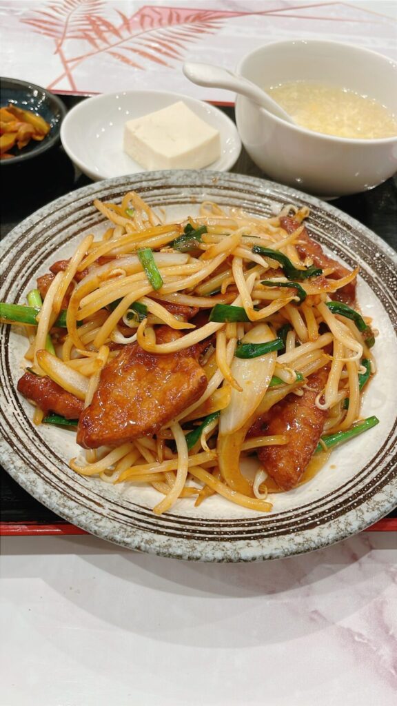 要町「香港屋」のレバニラ炒め定食