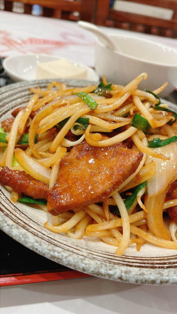 要町「香港屋」のレバニラ炒め定食