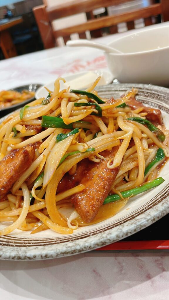 要町「香港屋」のレバニラ炒め定食