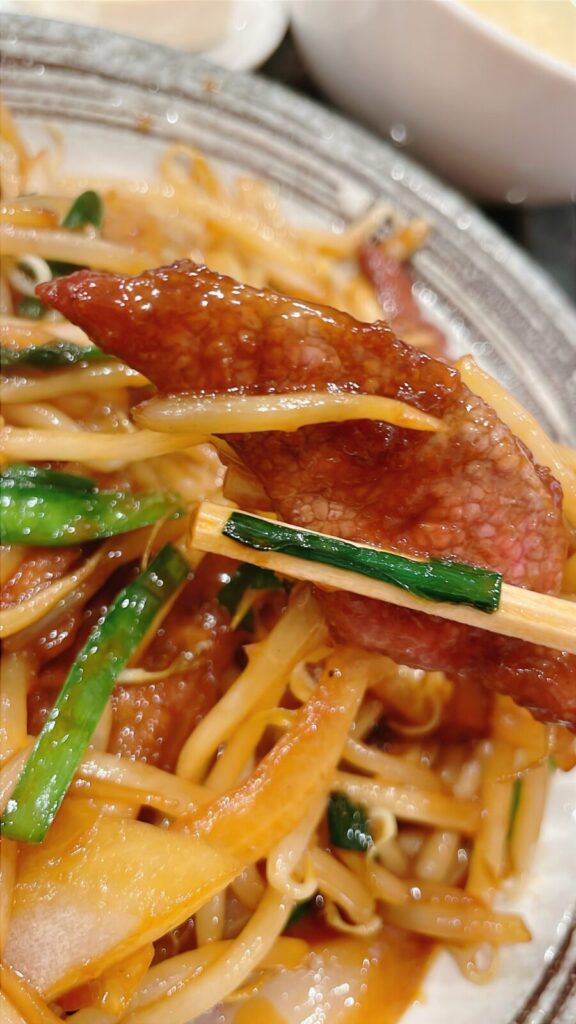 要町「香港屋」のレバニラ炒め定食