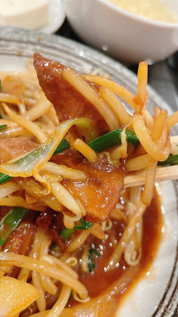 要町「香港屋」のレバニラ炒め定食
