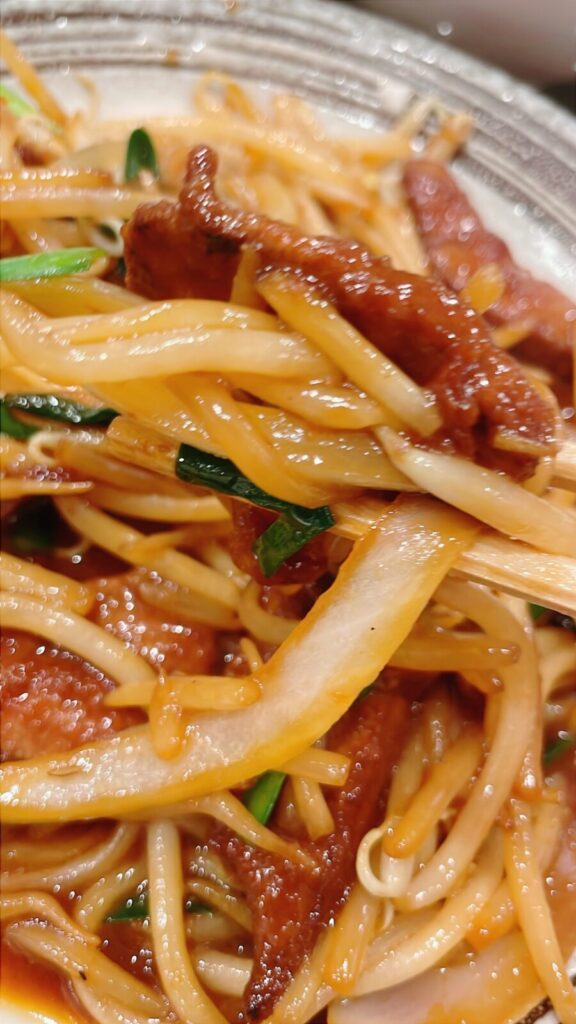 要町「香港屋」のレバニラ炒め定食