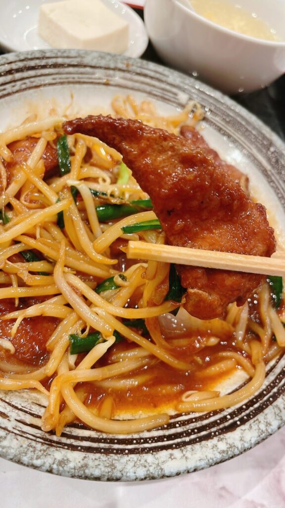 要町「香港屋」のレバニラ炒め定食