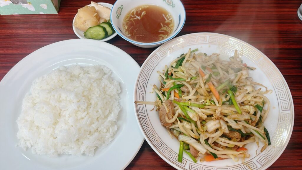 千川「中華ふじ」のレバニライタメとライス