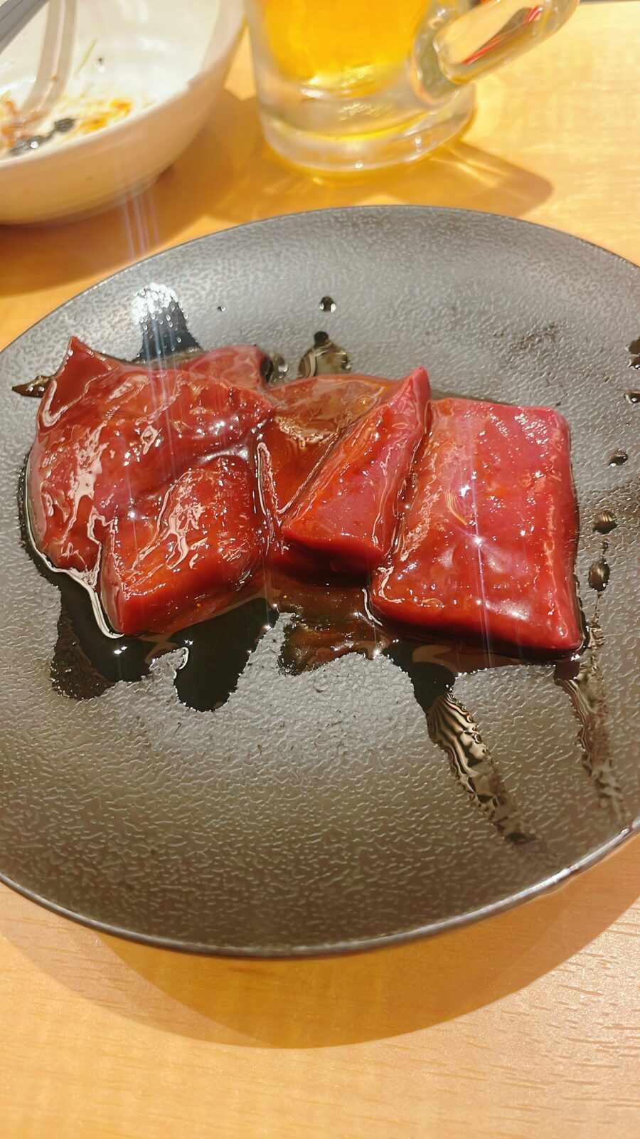 新宿「焼肉きんぐ」食べ放題の牛レバー